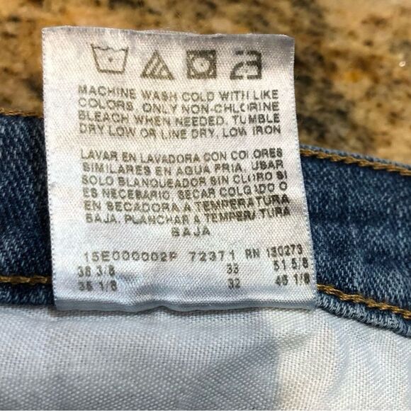 WRANGLER - Men’s Sz 34/32 Relaxed Fit, Straight-Leg Jeans in Medium Dark Wash. - Picture 7 of 14